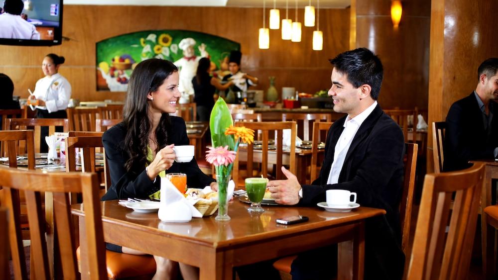 Hotel Ciros Pachuca Buitenkant foto